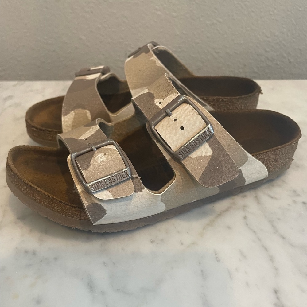Birkenstock girls camouflage Arizona sandals. Size 30 (12-12.5 US)